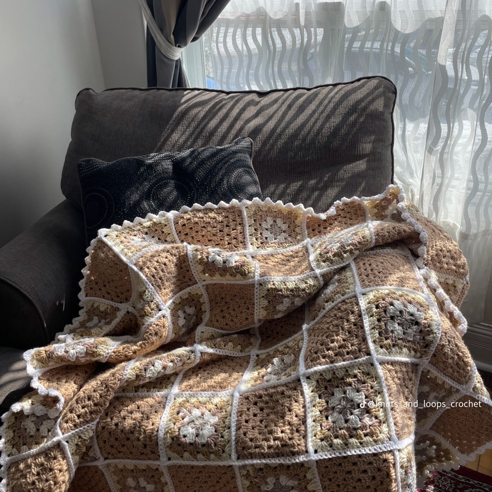 Crochet grannysquare blanket